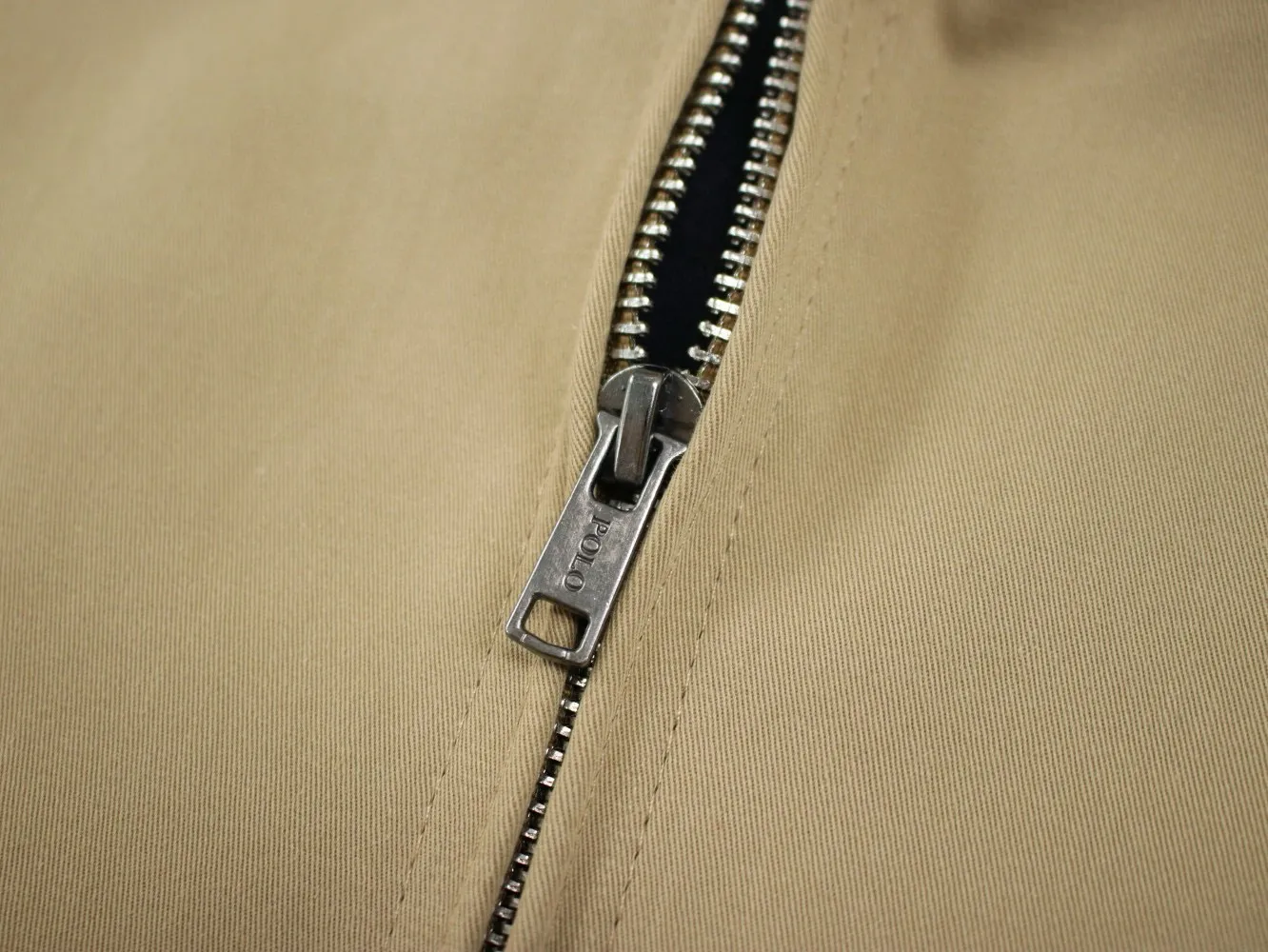 🅿️330 new model number: B129 Ralph Lauren's new 2024 classic old money style stand collar executive zipper jacket 1️⃣Selected from high-quality original developed pure cotton fabrics, with customized plaid lining inside, the overall wearing effect is very soft and comfortable, 2️⃣The workmanship details are perfectly controlled, the chest is exquisitely embroidered with small logos, and the dropped shoulders are made of splicing technology to create a unique design style that highlights your personality! The version is simple but not simple! 3️⃣ Complete with tag accessories, unisex design, and a very versatile jacket for men and women! Color: black, navy, khaki, green Size: S, M, L, XL